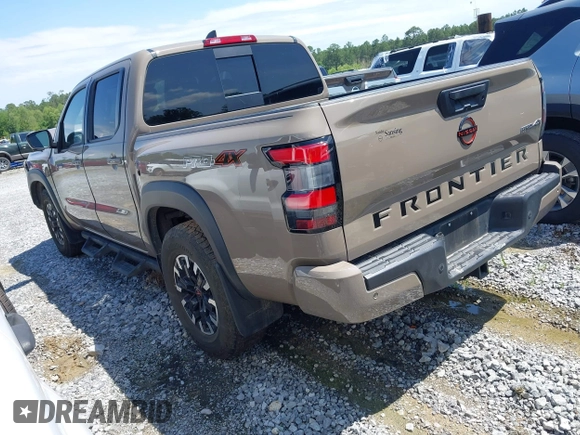 2023 Nissan Frontier Pro-4X z VIN 1N6ED1EK1PN602636, wystawiony jako IAAI lot #42018405 z przebiegiem 58 012 mil mil oraz . Historia ofert i sprzedaży dostępna na DreamBid. Obrazek 3.