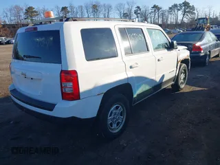 2014 Jeep Patriot Sport with VIN 1C4NJRBB8ED689405, listed as a IAAI auction lot 41679626 with Not Provided miles. Bid and sale history available at carsss.com. Image 4.