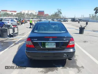 2007 Mercedes-Benz E 350 z VIN WDBUF56XX7B066912, wystawiony jako IAAI lot #41818878 z przebiegiem Nie podano mil oraz . Historia ofert i sprzedaży dostępna na DreamBid. Obrazek 17.