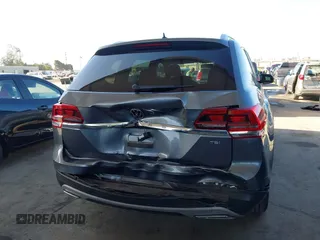 2018 Volkswagen Atlas S z VIN 1V2AP2CA2JC599675, wystawiony jako IAAI lot #42527327 z przebiegiem 84 445 mil mil oraz . Historia ofert i sprzedaży dostępna na DreamBid. Obrazek 16.