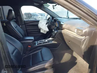2020 Ford Explorer XLT z VIN 1FMSK8DH3LGC08642, wystawiony jako IAAI lot #41615418 z przebiegiem 50 166 mil mil oraz . Historia ofert i sprzedaży dostępna na DreamBid. Obrazek 5.