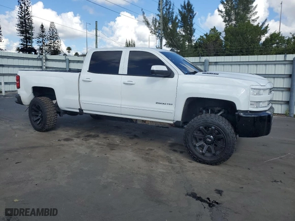 2018 Chevrolet Silverado 2500HD LT with VIN 1GC1KVEY1JF273988, listed as a Copart auction lot 44073105 with 159,454 mi miles and Salvage Title. Bid and sale history available at carsss.com. Image 4.
