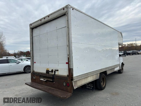 2018 GMC Savana z VIN 7GZ37SCG4JN001057, wystawiony jako Copart lot #54384465 z przebiegiem 206 021 mil mil oraz Tytuł czysty. Historia ofert i sprzedaży dostępna na DreamBid. Obrazek 4.