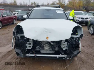 2023 Porsche Cayenne z VIN WP1AA2AY1PDA09213, wystawiony jako IAAI lot #40795024 z przebiegiem 22 522 mil mil oraz . Historia ofert i sprzedaży dostępna na DreamBid. Obrazek 13.