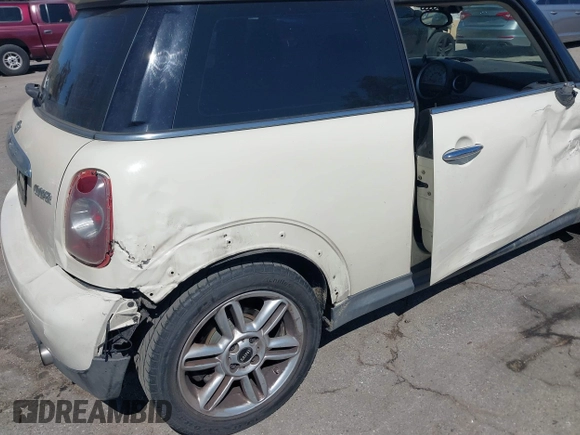 2011 MINI Hardtop with VIN WMWSU3C53BTX97140, listed as a IAAI auction lot 41861648 with 111,899 mi miles and . Bid and sale history available at DreamBid. Image 12.