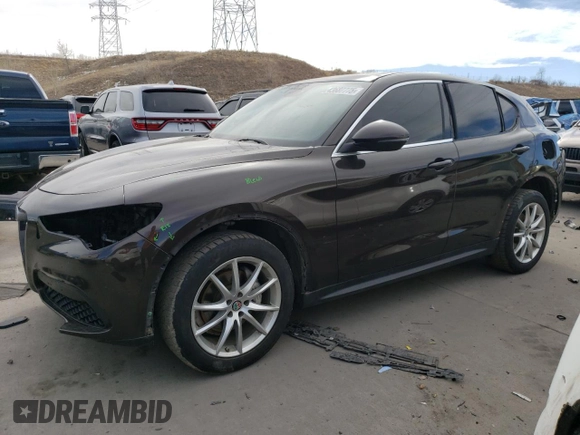 2018 Alfa Romeo Stelvio Ti z VIN ZASFAKBN6J7B80421, wystawiony jako Copart lot #43687775 z przebiegiem 81 426 mil mil oraz Czysty tytuł • Clean title. Historia ofert i sprzedaży dostępna na DreamBid. Obrazek 1.