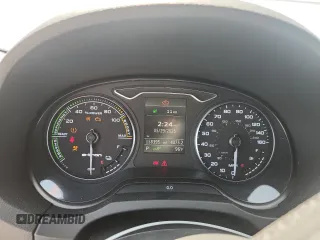 2016 Audi A3 e-tron Premium z VIN WAUUPBFF0GA067817, wystawiony jako Copart lot #58752335 z przebiegiem 158 395 mil mil oraz Szkoda całkowita • Salvage title. Historia ofert i sprzedaży dostępna na DreamBid. Obrazek 9.