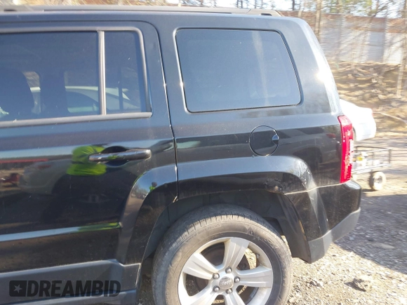 2012 Jeep Patriot Latitude with VIN 1C4NJRFB4CD686038, listed as a IAAI auction lot 42142199 with 116,416 mi miles and . Bid and sale history available at carsss.com. Image 13.