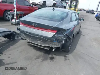 2024 Hyundai Elantra Limited z VIN KMHLN4DJ6RU097585, wystawiony jako IAAI lot #42239279 z przebiegiem 4 355 mil mil oraz . Historia ofert i sprzedaży dostępna na DreamBid. Obrazek 4.