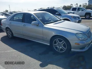 2006 Mercedes-Benz S-Class with VIN WDBNG70J76A463855, listed as a IAAI auction lot 41809298 with 135,245 mi miles. Bid and sale history available at carsss.com. Image 1.