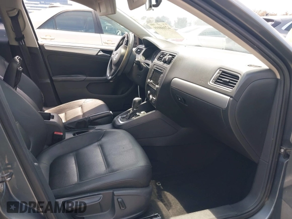 2014 Volkswagen Jetta SE z VIN 3VWD17AJXEM378102, wystawiony jako IAAI lot #42168899 z przebiegiem 117 021 mil mil oraz . Historia ofert i sprzedaży dostępna na DreamBid. Obrazek 5.