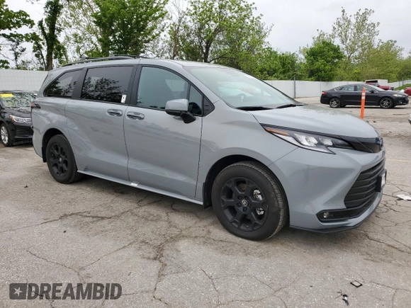 2025 Toyota Sienna XSE z VIN 5TDCSKFC3SS155341, wystawiony jako Copart lot #55633865 z przebiegiem 5 780 mil mil oraz Szkoda całkowita • Salvage title. Historia ofert i sprzedaży dostępna na DreamBid. Obrazek 4.