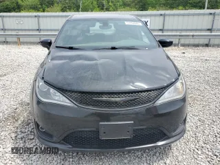 2020 Chrysler Pacifica Touring with VIN 2C4RC1FGXLR149096, listed as a Copart auction lot 53756505 with 220,515 mi miles and Salvage title. Bid and sale history available at DreamBid. Image 5.