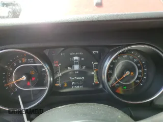 2020 Jeep Gladiator Overland z VIN 1C6HJTFG1LL198586, wystawiony jako Copart lot #52642145 z przebiegiem 61 728 mil mil oraz Szkoda całkowita • Salvage title. Historia ofert i sprzedaży dostępna na DreamBid. Obrazek 9.