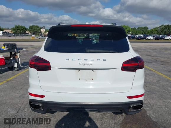 2018 Porsche Cayenne z VIN WP1AA2A27JKA02278, wystawiony jako IAAI lot #42161741 z przebiegiem 62 217 mil mil oraz . Historia ofert i sprzedaży dostępna na DreamBid. Obrazek 16.