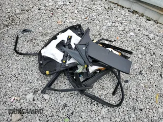 2016 Ford Focus SE z VIN 1FADP3F23GL403735, wystawiony jako Copart lot #61084465 z przebiegiem 155 373 mil mil oraz Szkoda całkowita • Salvage title. Historia ofert i sprzedaży dostępna na DreamBid. Obrazek 12.
