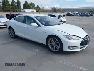 2013 Tesla Model S with VIN 5YJSA1CG2DFP20928, listed as a IAAI auction lot 41895493 with 131,432 mi miles. Bid and sale history available at carsss.com. Image 1.
