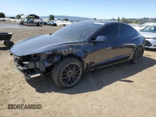 2025 Tesla Model 3 Long Range z VIN 5YJ3E1EA9SF910112, wystawiony jako Copart lot #57993525 z przebiegiem 4 645 mil mil oraz Szkoda całkowita • Salvage title. Historia ofert i sprzedaży dostępna na DreamBid. Obrazek 1.