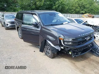 2025 Ford Expedition Max Active with VIN 1FMJK1J8XSEA26762, listed as a IAAI auction lot 42636848 with 706 mi miles and . Bid and sale history available at DreamBid. Image 1.