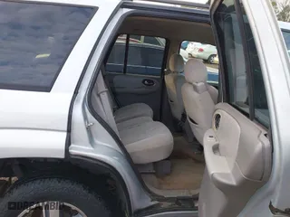 2007 Chevrolet TrailBlazer LS with VIN 1GNDS13SX72241889, listed as a IAAI auction lot 41244149 with 257,485 mi miles. Bid and sale history available at carsss.com. Image 8.