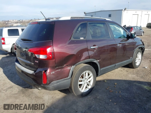 2015 Kia Sorento LX with VIN 5XYKTDA70FG580629, listed as a IAAI auction lot 41623587 with 105,266 mi miles. Bid and sale history available at carsss.com. Image 4.