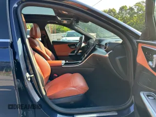 2022 Mercedes-Benz C 300 z VIN W1KAF4HB2NR062170, wystawiony jako Copart lot #66495485 z przebiegiem 58 230 mil mil oraz Czysty tytuł • Clean title. Historia ofert i sprzedaży dostępna na DreamBid. Obrazek 7.