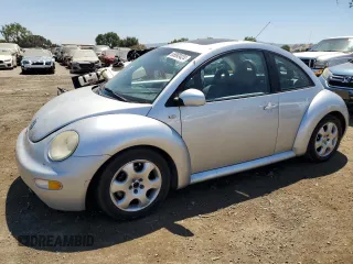 2002 Volkswagen Beetle GLX с VIN 3VWDD21C82M422606, выставлен на аукционе Copart как лот 65993424 с пробегом 171 748 миль миль и Списание • Salvage title. История ставок и продаж доступна на DreamBid. Изображение 1.