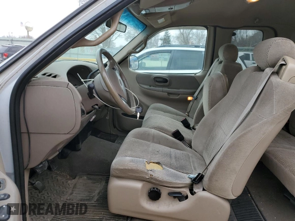 2001 Ford F-150 XL z VIN 1FTRX17W81NA56565, wystawiony jako Copart lot #45876055 z przebiegiem 241 522 mil mil oraz Szkoda całkowita • Salvage title. Historia ofert i sprzedaży dostępna na DreamBid. Obrazek 7.