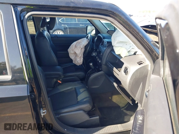 2017 Jeep Patriot Sport with VIN 1C4NJPBA6HD185760, listed as a IAAI auction lot 40723625 with 118,850 mi miles. Bid and sale history available at carsss.com. Image 5.