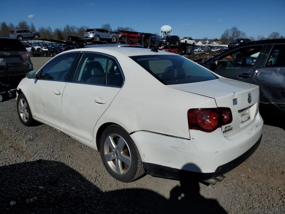 2009 Volkswagen Jetta Sedan SE with VIN 3VWRZ71K39M124969, listed as a Copart auction lot 47371375 with 173,506 mi miles and Salvage Title. Bid and sale history available at carsss.com. Image 2.