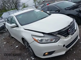 2017 Nissan Altima 2.5 SV with VIN 1N4AL3AP4HC173612, listed as a IAAI auction lot 41913418 with 146,911 mi miles. Bid and sale history available at carsss.com. Image 1.