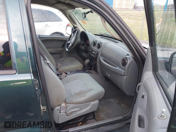 2005 Jeep Liberty Sport with VIN 1J4GL48K15W631101, listed as a IAAI auction lot 41217588 with 168,378 mi miles. Bid and sale history available at carsss.com. Image 5.