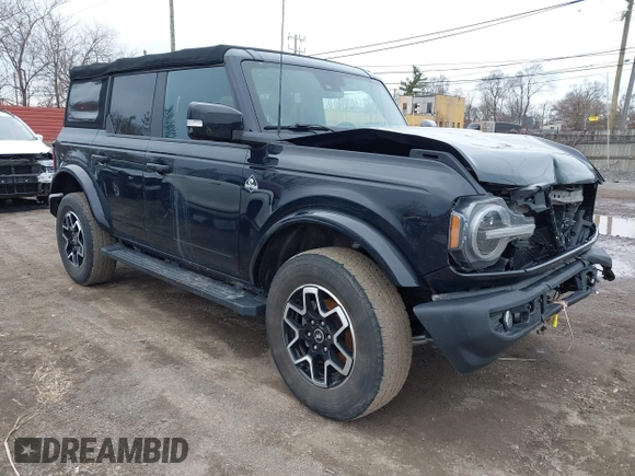 2022 Ford Bronco with VIN 1FMDE5BH9NLB84598, listed as a IAAI auction lot 41943910 with 43,823 mi miles. Bid and sale history available at carsss.com. Image 1.