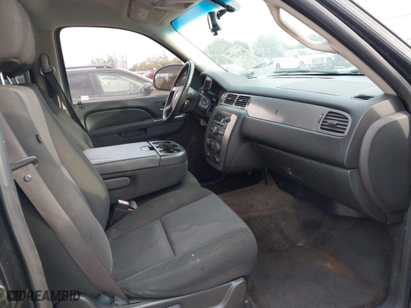 2010 Chevrolet Suburban LS with VIN 1GNUKHE38AR190423, listed as a IAAI auction lot 41655080 with 215,187 mi miles. Bid and sale history available at carsss.com. Image 5.