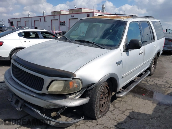 2000 Ford Expedition XLT with VIN 1FMRU1560YLC21781, listed as a IAAI auction lot 41558097 with 218,477 mi miles. Bid and sale history available at carsss.com. Image 17.