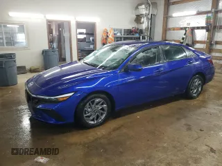 2024 Hyundai Elantra SEL z VIN KMHLM4DG7RU821582, wystawiony jako Copart lot #60502485 z przebiegiem 27 736 mil mil oraz Nie do naprawy • Non repairable. Historia ofert i sprzedaży dostępna na DreamBid. Obrazek 1.