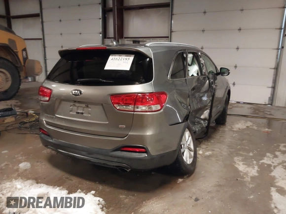 2016 Kia Sorento LX with VIN 5XYPG4A37GG013620, listed as a IAAI auction lot 41622185 with 109,938 mi miles. Bid and sale history available at carsss.com. Image 4.