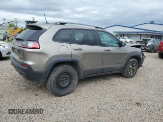 2021 Jeep Cherokee Trailhawk z VIN 1C4PJMBXXMD110534, wystawiony jako Copart lot #56333785 z przebiegiem 53 310 mil mil oraz Szkoda całkowita • Salvage title. Historia ofert i sprzedaży dostępna na DreamBid. Obrazek 3.