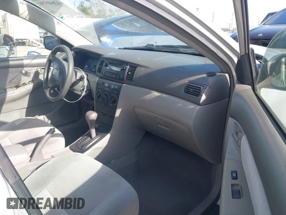 2007 Toyota Corolla CE z VIN 1NXBR32EX7Z852198, wystawiony jako IAAI lot #42040736 z przebiegiem 151 971 mil mil oraz . Historia ofert i sprzedaży dostępna na DreamBid. Obrazek 5.
