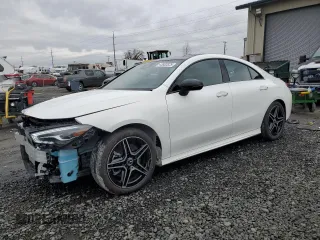 2024 Mercedes-Benz CLA 250 z VIN W1K5J4HBXRN454813, wystawiony jako Copart lot #43832825 z przebiegiem 2 372 mil mil oraz Szkoda całkowita • Salvage title. Historia ofert i sprzedaży dostępna na DreamBid. Obrazek 1.