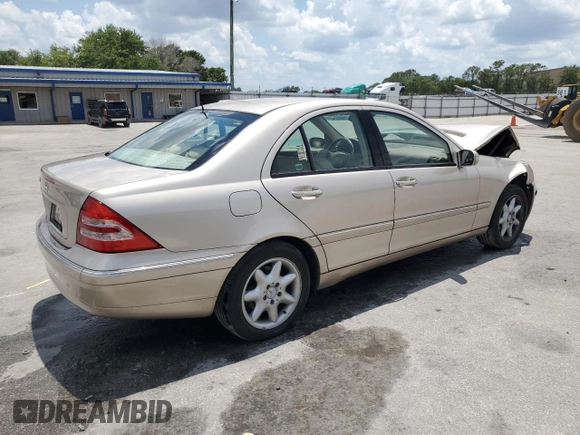 2002 Mercedes-Benz C 230/260/280/320 с VIN WDBRF61J32F155270, выставлен на аукционе Copart как лот 58742125 с пробегом 148 035 миль миль и Списание • Salvage title. История ставок и продаж доступна на DreamBid. Изображение 3.