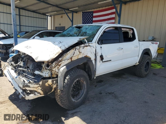 2020 Toyota Tacoma SR5 z VIN 3TMCZ5AN6LM310360, wystawiony jako Copart lot #55726645 z przebiegiem 106 262 mil mil oraz Szkoda całkowita • Salvage title. Historia ofert i sprzedaży dostępna na DreamBid. Obrazek 1.