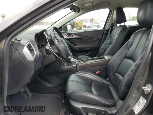 2018 Mazda 3 Touring z VIN 3MZBN1L38JM219466, wystawiony jako Copart lot #56766025 z przebiegiem 124 775 mil mil oraz Szkoda całkowita • Salvage title. Historia ofert i sprzedaży dostępna na DreamBid. Obrazek 7.