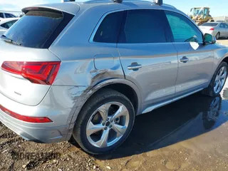 2021 Audi Q5 Prestige with VIN WA1CAAFY6M2048054, listed as a IAAI auction lot 41343544 with 88,681 mi miles. Bid and sale history available at carsss.com. Image 6.
