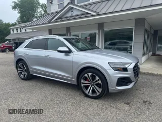 2019 Audi Q8 Premium Plus z VIN WA1BVAF19KD030815, wystawiony jako Copart lot #60911975 z przebiegiem 121 239 mil mil oraz Czysty tytuł • Clean title. Historia ofert i sprzedaży dostępna na DreamBid. Obrazek 1.