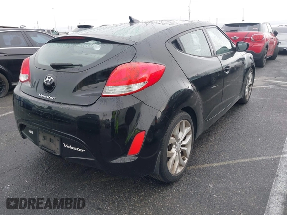 2013 Hyundai Veloster w/Gray Int with VIN KMHTC6AD6DU172892, listed as a IAAI auction lot 41518462 with 167,251 mi miles. Bid and sale history available at carsss.com. Image 4.