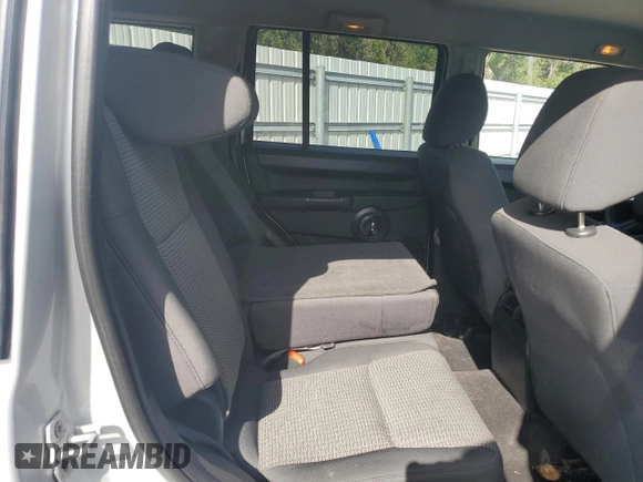 2010 Jeep Commander Sport z VIN 1J4RH4GK1AC125470, wystawiony jako Copart lot #85075094 z przebiegiem 139 328 mil mil oraz Szkoda całkowita • Salvage title. Historia ofert i sprzedaży dostępna na DreamBid. Obrazek 11.