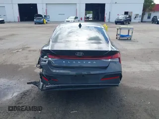 2024 Hyundai Elantra SE z VIN KMHLL4DG0RU639967, wystawiony jako IAAI lot #42430562 z przebiegiem 31 426 mil mil oraz . Historia ofert i sprzedaży dostępna na DreamBid. Obrazek 16.