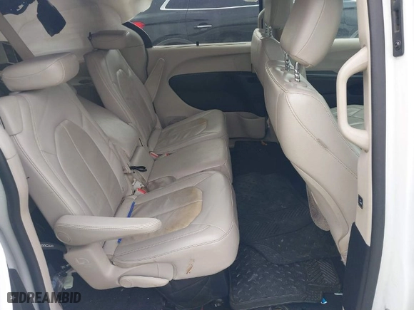 2017 Chrysler Pacifica Touring-L with VIN 2C4RC1BG6HR542218, listed as a IAAI auction lot 41519482 with NaN miles. Bid and sale history available at carsss.com. Image 8.