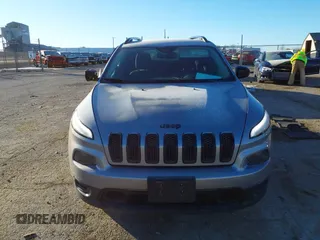 2017 Jeep Cherokee Altitude z VIN 1C4PJLAB3HW508050, wystawiony jako IAAI lot #41430524 z przebiegiem 120 819 mil mil oraz . Historia ofert i sprzedaży dostępna na DreamBid. Obrazek 12.